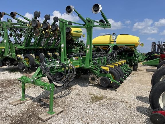 Image of John Deere 1775 Primary image