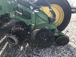 Main image John Deere 1775 4