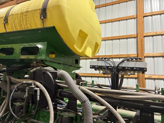 Image of John Deere 1775 equipment image 2