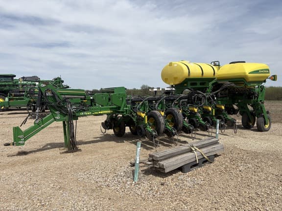 Image of John Deere 1775 equipment image 3