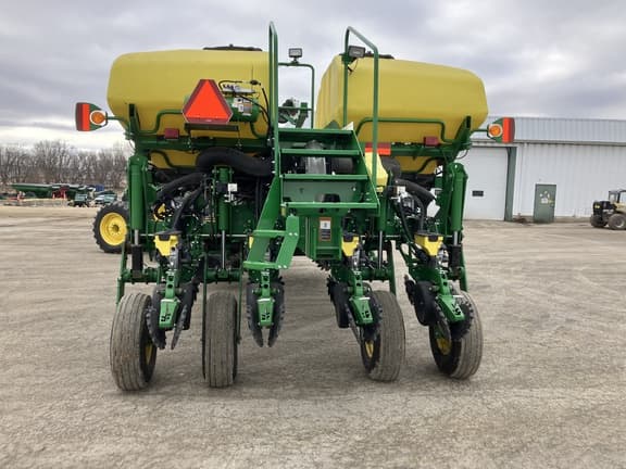 Image of John Deere 1775 equipment image 2