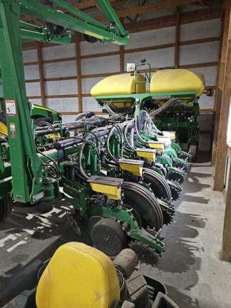 2016 John Deere 1775 Equipment Image0