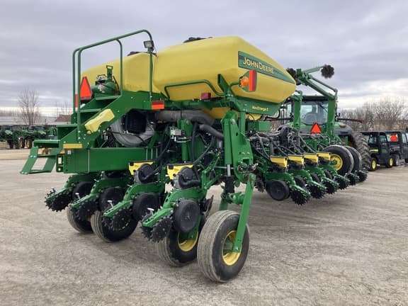 Image of John Deere 1775 equipment image 3