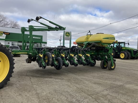 Image of John Deere 1775 Primary image