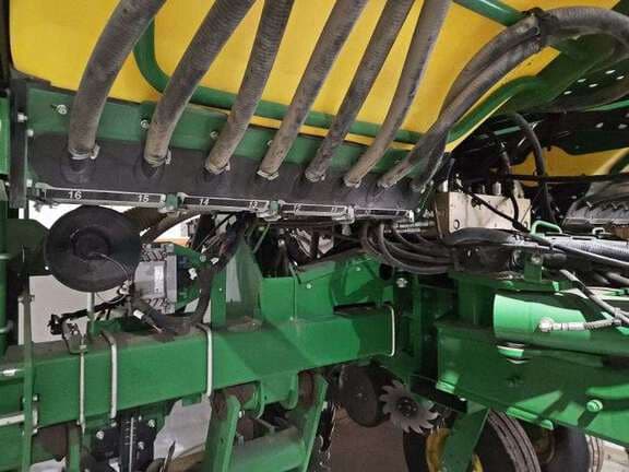 Image of John Deere 1775 equipment image 4