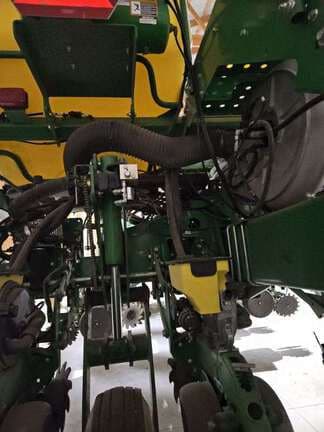 Image of John Deere 1775 equipment image 3