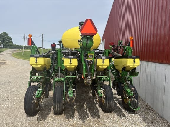 Image of John Deere 1775 equipment image 3