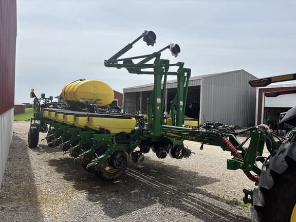 Image of John Deere 1775 equipment image 4