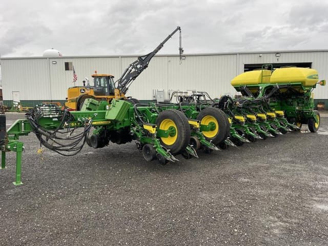 Image of John Deere 1775 equipment image 1