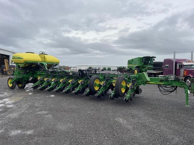 Image of John Deere 1775 equipment image 2