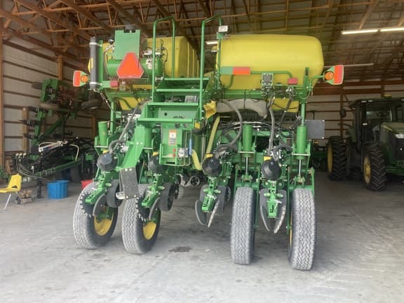 Image of John Deere 1775 equipment image 2