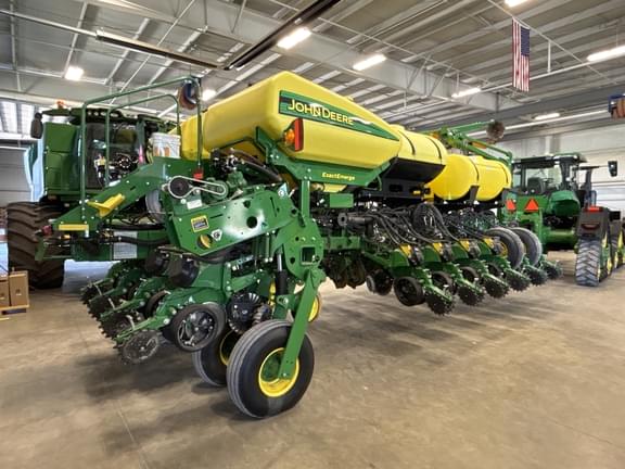 Image of John Deere 1775 equipment image 2