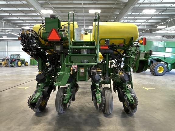 Image of John Deere 1775 equipment image 3