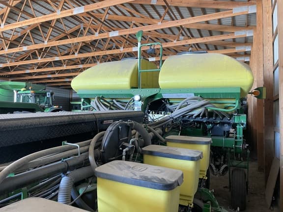 Image of John Deere 1775 equipment image 2