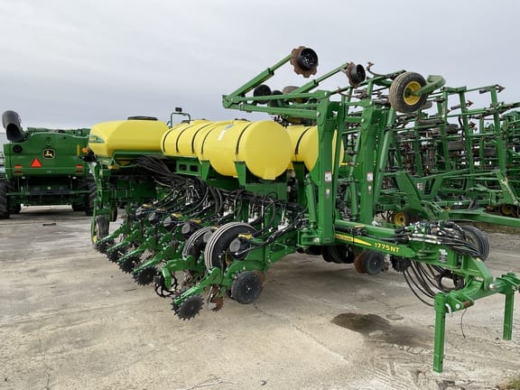 2016 John Deere 1775 Equipment Image0