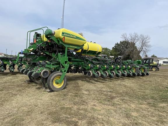 Main image John Deere 1775 3
