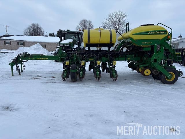 Image of John Deere 1775 equipment image 1