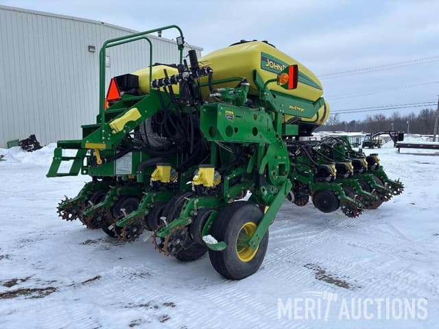 Image of John Deere 1775 equipment image 4