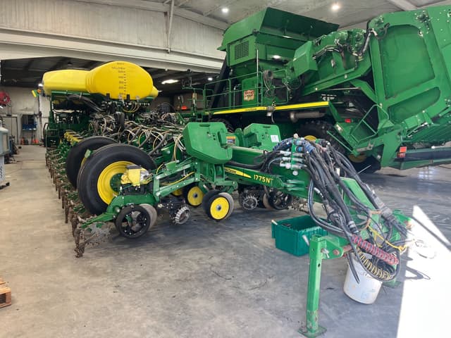 Image of John Deere 1775 equipment image 2