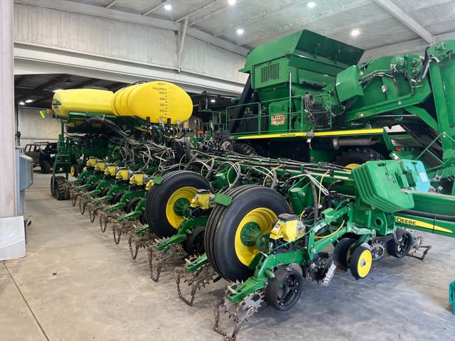 Image of John Deere 1775 equipment image 3
