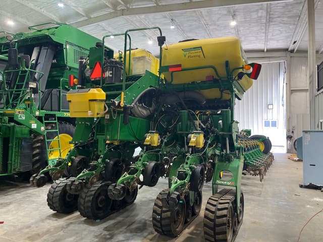 Image of John Deere 1775 equipment image 4