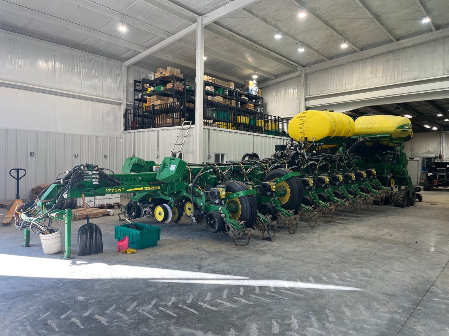 2016 John Deere 1775 Equipment Image0