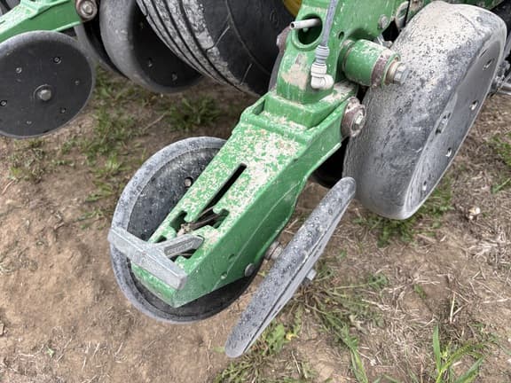 Image of John Deere 1795 equipment image 4