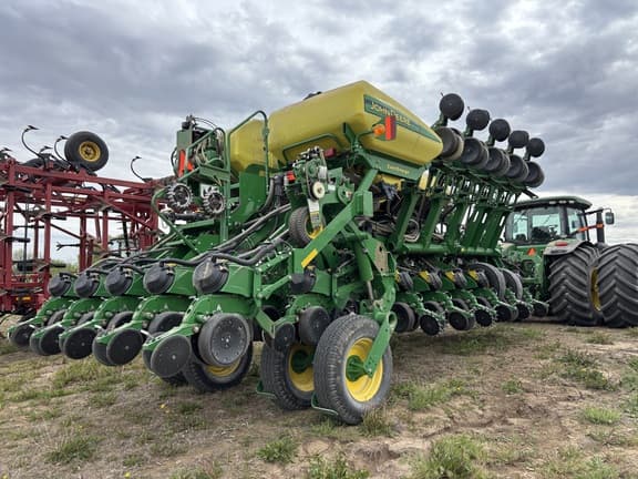 Image of John Deere 1795 equipment image 3