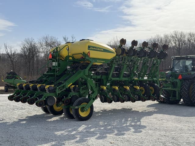 Image of John Deere 1795 equipment image 3