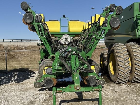 Image of John Deere 1795 equipment image 1