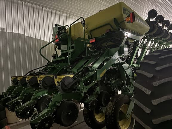 Image of John Deere 1795 equipment image 3