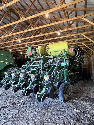 Image of John Deere 1795 equipment image 3