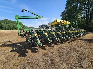 2016 John Deere 1795 Equipment Image0