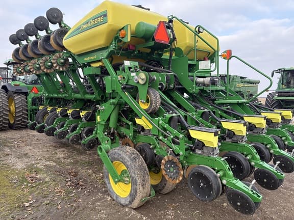 Image of John Deere 1795 equipment image 2