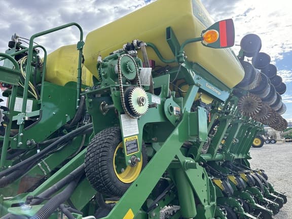 Image of John Deere 1795 equipment image 4