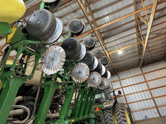 Image of John Deere 1795 equipment image 4