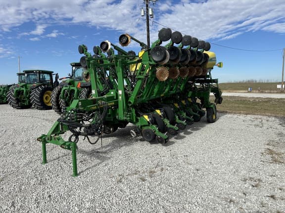 Image of John Deere 1795 equipment image 1