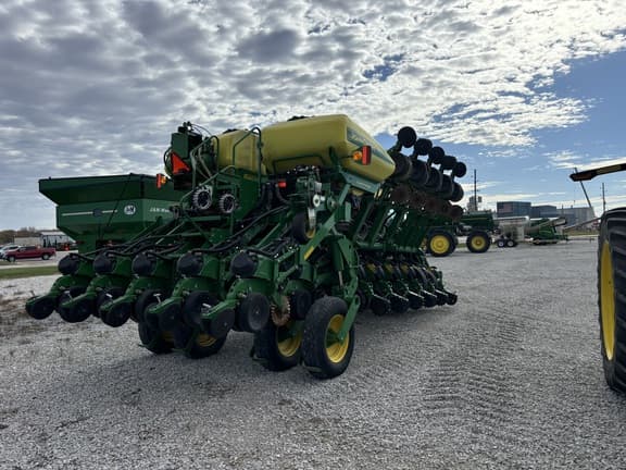 Image of John Deere 1795 equipment image 3