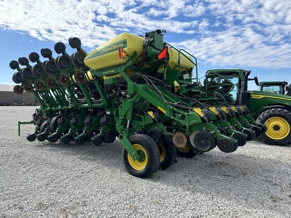 Image of John Deere 1795 equipment image 2