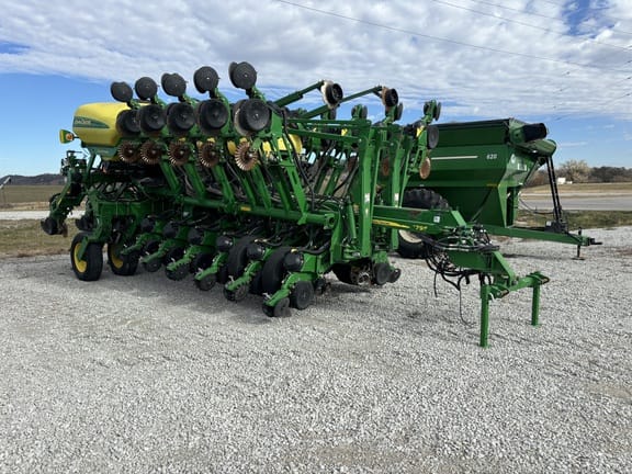 2016 John Deere 1795 Equipment Image0