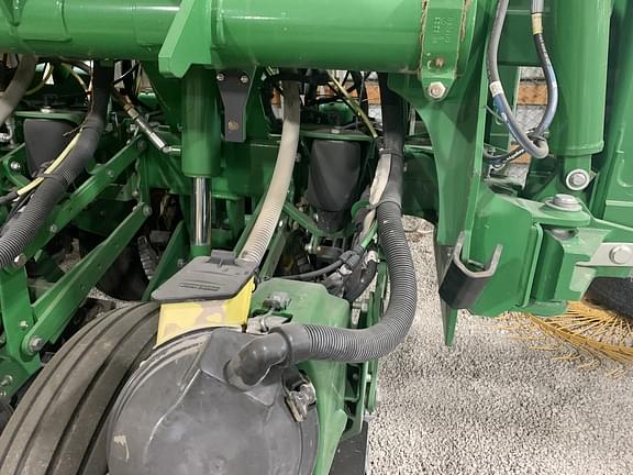 Image of John Deere 1795 equipment image 4