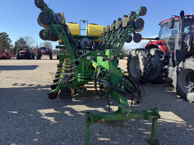 Image of John Deere 1795 equipment image 1