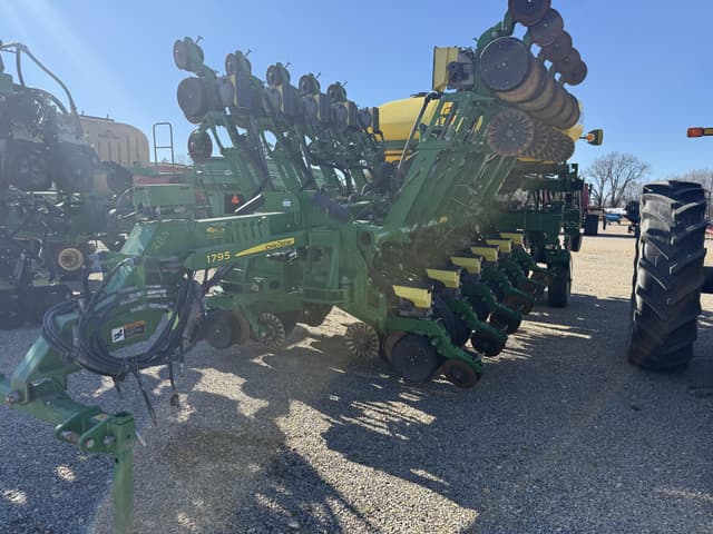Image of John Deere 1795 equipment image 2
