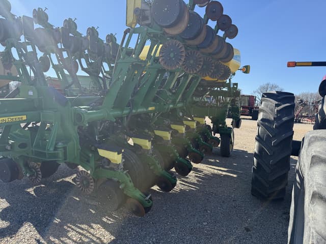 Image of John Deere 1795 equipment image 3