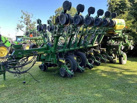 Image of John Deere 1795 equipment image 2