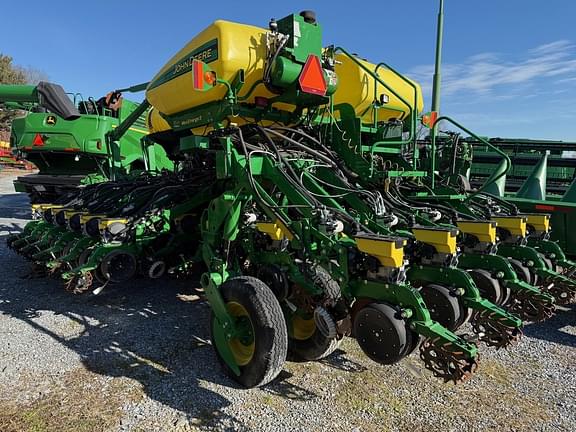 Image of John Deere 1795 equipment image 3