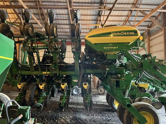 Image of John Deere 1795 equipment image 3