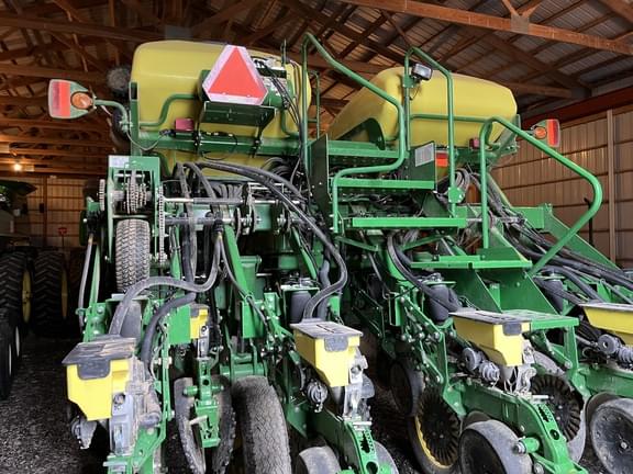 Image of John Deere 1795 equipment image 2