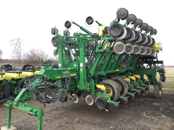 2016 John Deere 1795 Equipment Image0