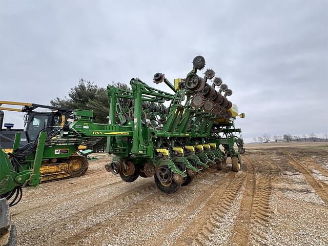 Image of John Deere 1795 equipment image 1